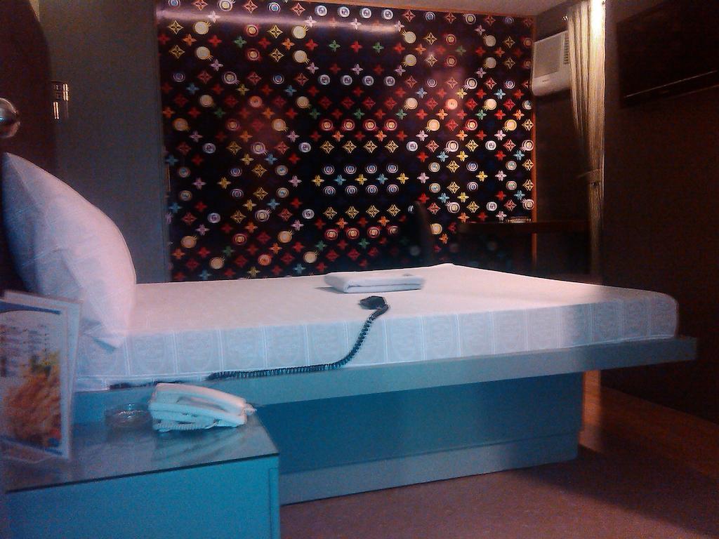 Icon Hotel Manila Room photo